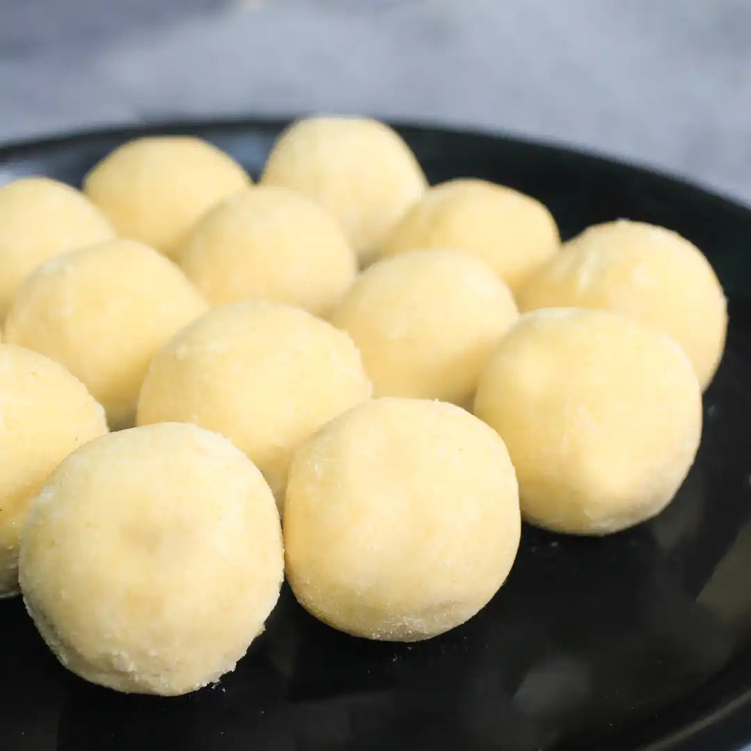 SriVaraha Foods Maladu Maa Ladoo Maa Laddu Sweets மாலாடு 150g