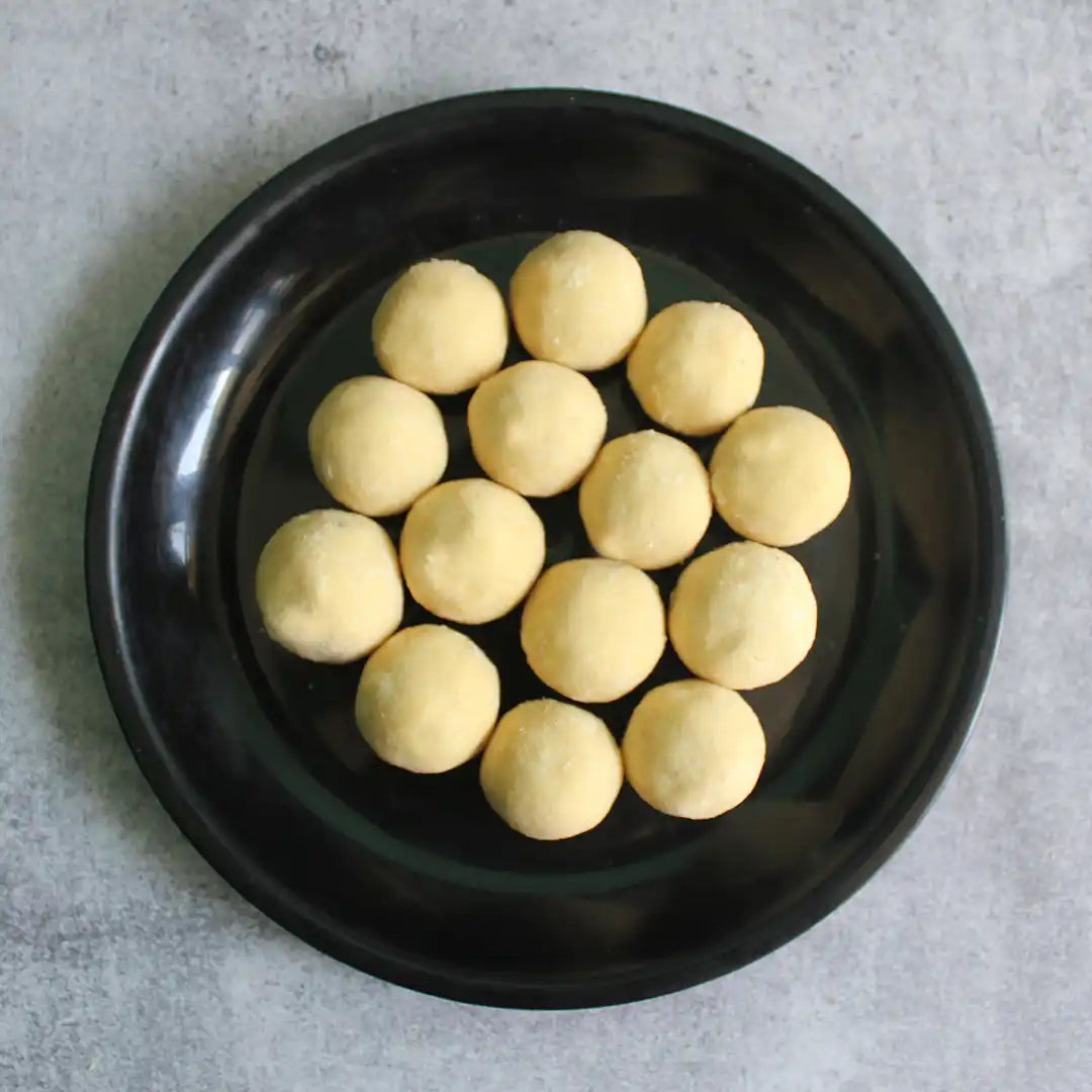 SriVaraha Foods Maladu Maa Ladoo Maa Laddu Sweets à®®à®¾à®²à®¾à®Ÿà¯ 150g Main image
